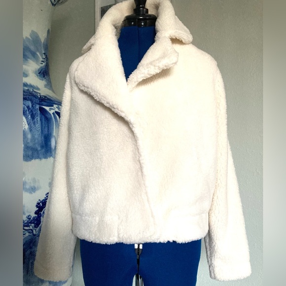 Banana Republic Jackets & Blazers - Brand New Banana Republic Cropped/Teddy Sherpa Women's Open Front Cream/Beige …